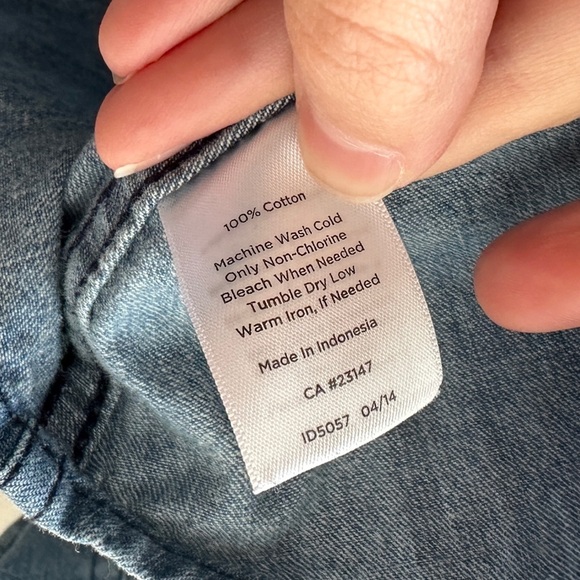 Talbots Petites Denim Button-Up Shirt, Medium Wash Chambray Shirt, Size SP - Picture 10 of 15